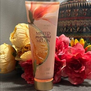 Victoria's Secret Misted Magnolia Melon Body Lotion - Peach and Gold